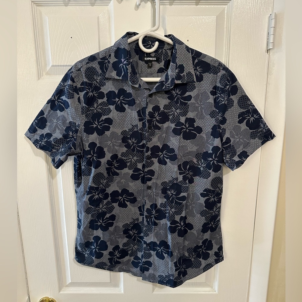 EXPRESS Blue Floral Summer Button Up Men’s Size M